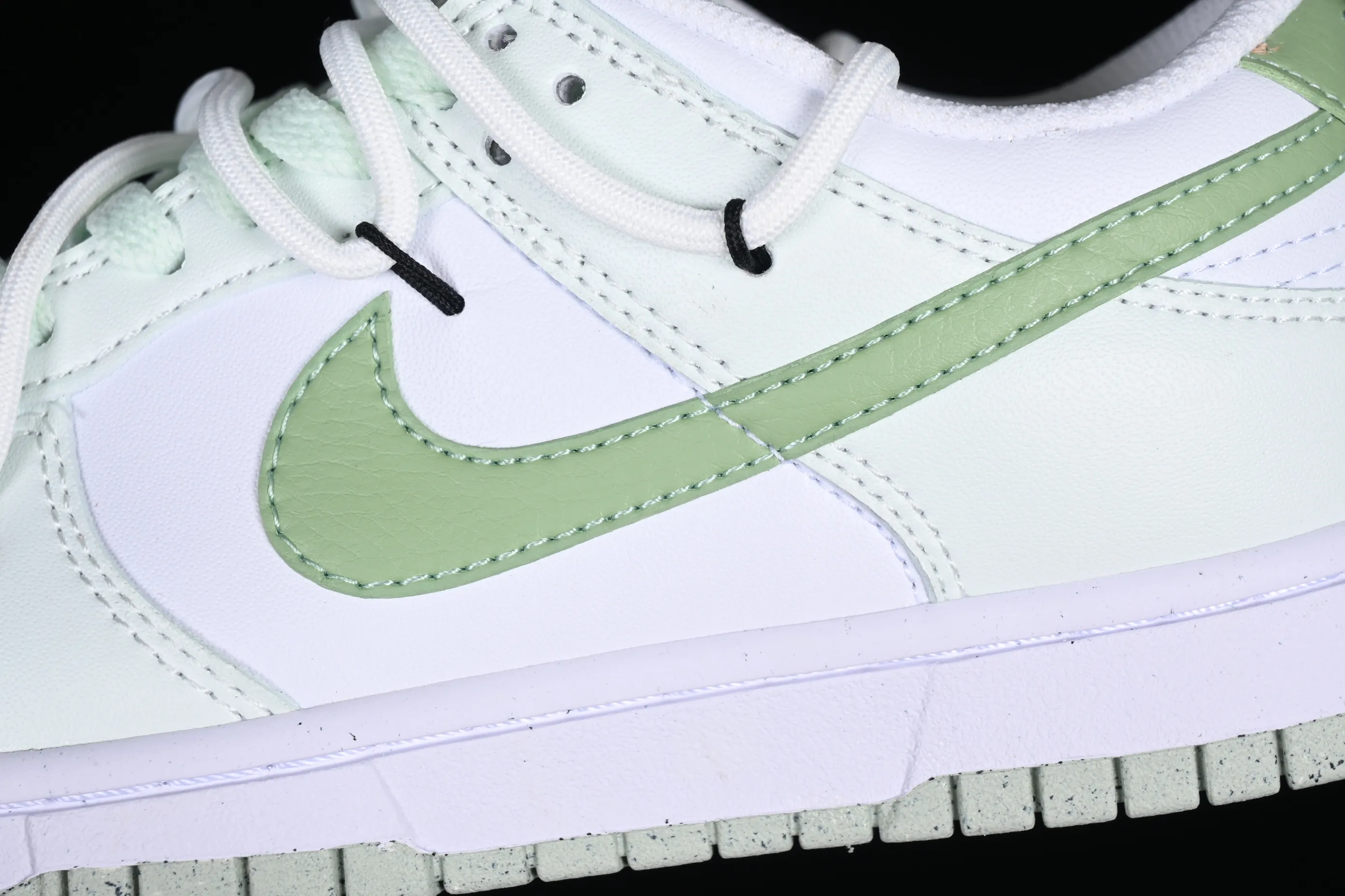 All categories Nk SB Dunk series Nk SB Dunk Low low-top sneakers J version Nk Dunk Low "White Mint" light green strap deconstruction SB smashed backboard fashion casual sneakers DN1431-102